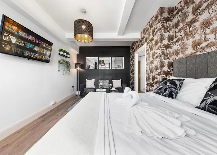 Central London Luxury, Relaxing Apartment! 2 Mins From Paddington Station!